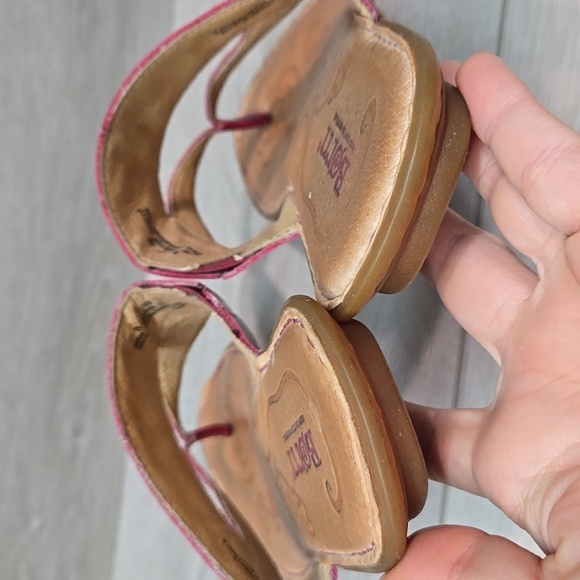 Born Women Leather T Strap Red Studded Flats Sandals Shoes Sz 8 - Picture 6 of 11